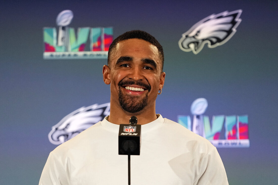 Breaking News: Eagles’ Superstar QB Signs Life Contract Extension Worth a Staggering $967 Million