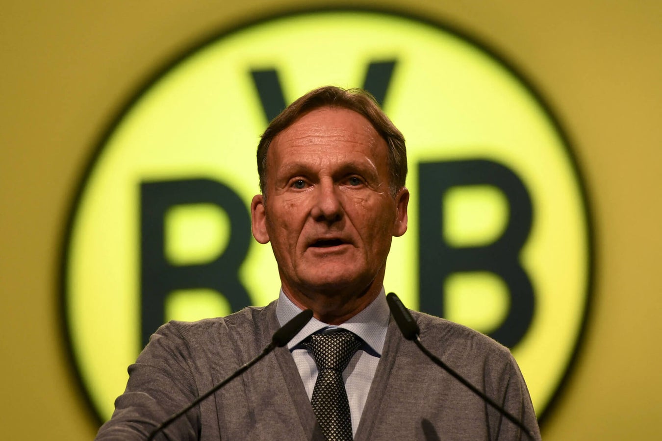 Eilmeldung: CEO Hans-Joachim Watzke stellt Nuri Sahin nach knappen Sieg gegen Sturm Graz ein Ultimatum