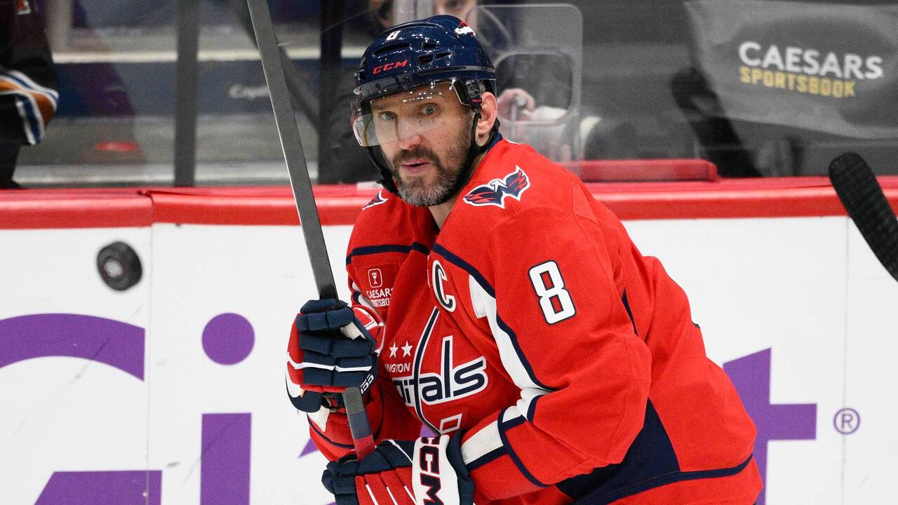 “Alex Ovechkin Shocks NHL by Signing with Boston Bruins in Monumental Free-Agent Move, Boosting Stanley Cup Hopes!”