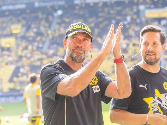 Jürgen Klopp kehrt als Co-Trainer zu Borussia Dortmund zurück: Ein neuer Abschnitt in der Trainerkarriere 