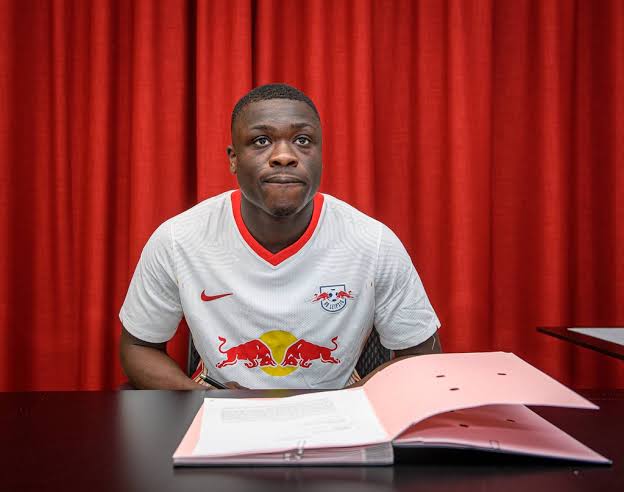 Bryan Brobbey unterschreibt Vertrag mit RB Leipzig und kehrt im Januar zurück