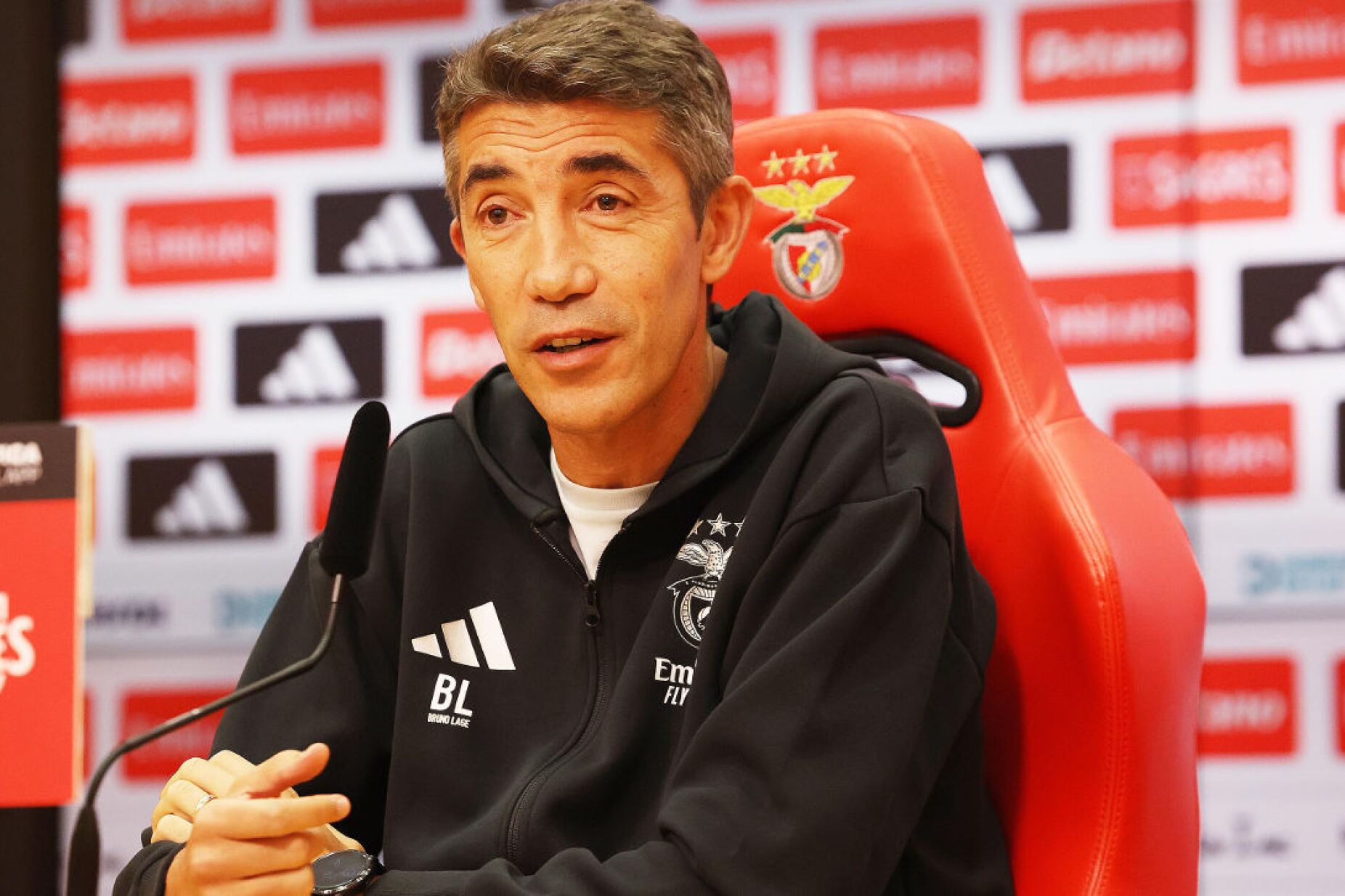 O Treinador do SL Benfica, Bruno Lage, Promete Vencer Contra o AVS para Subir ao Topo da Liga