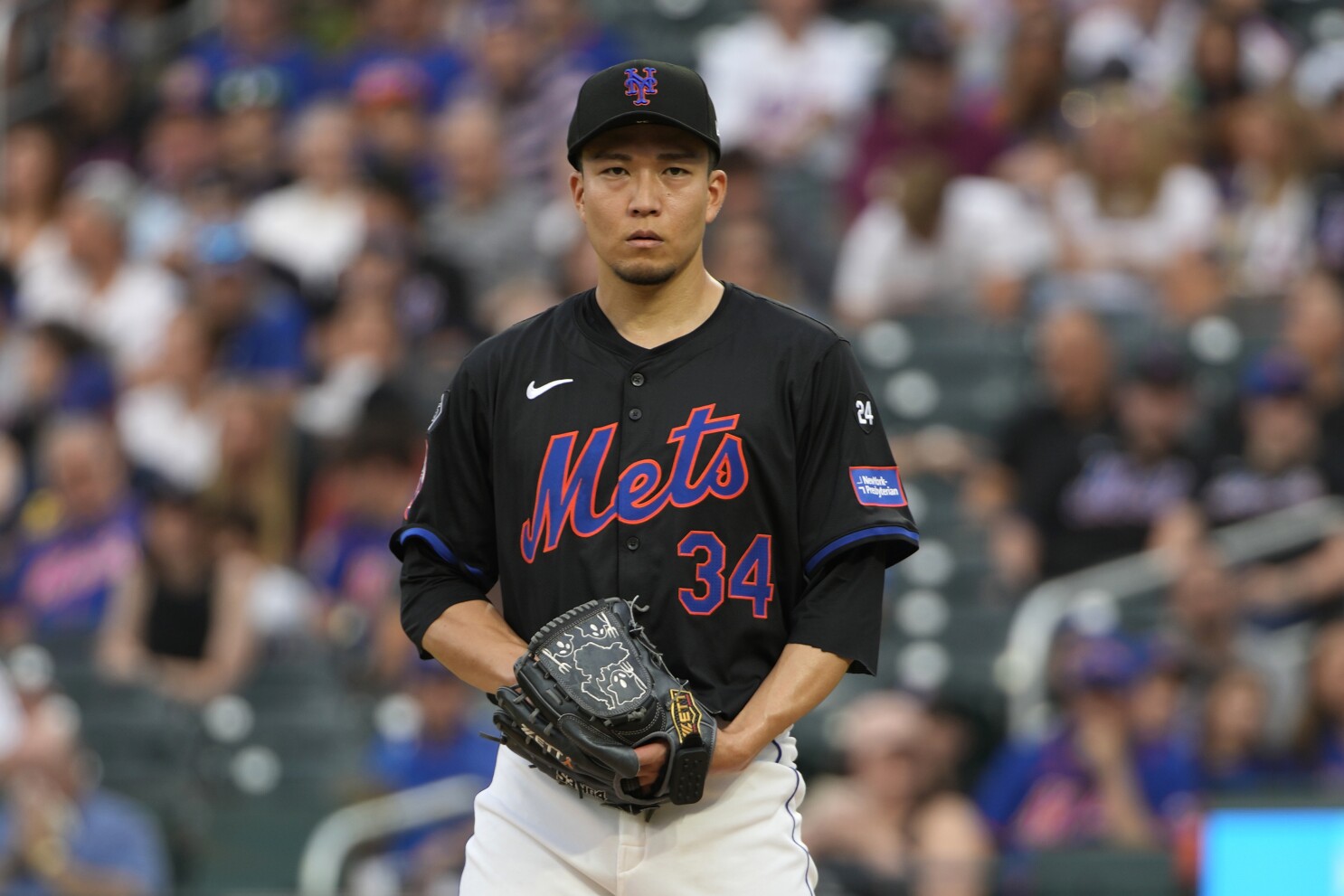 Shocking Free Agency Move: New York Mets’ Star Pitcher Signs with Rival Team in Unprecedented Transfer