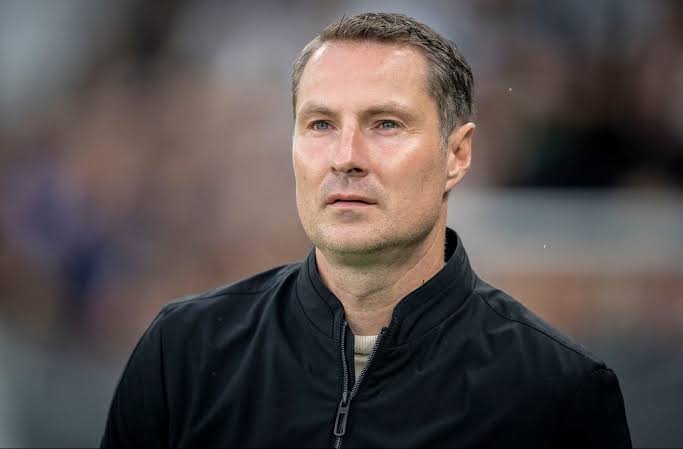 Feyenoord Hoofdtrainer Brian Priske Versnelde Naar Het Ziekenhuis na Gezondheidsproblemen