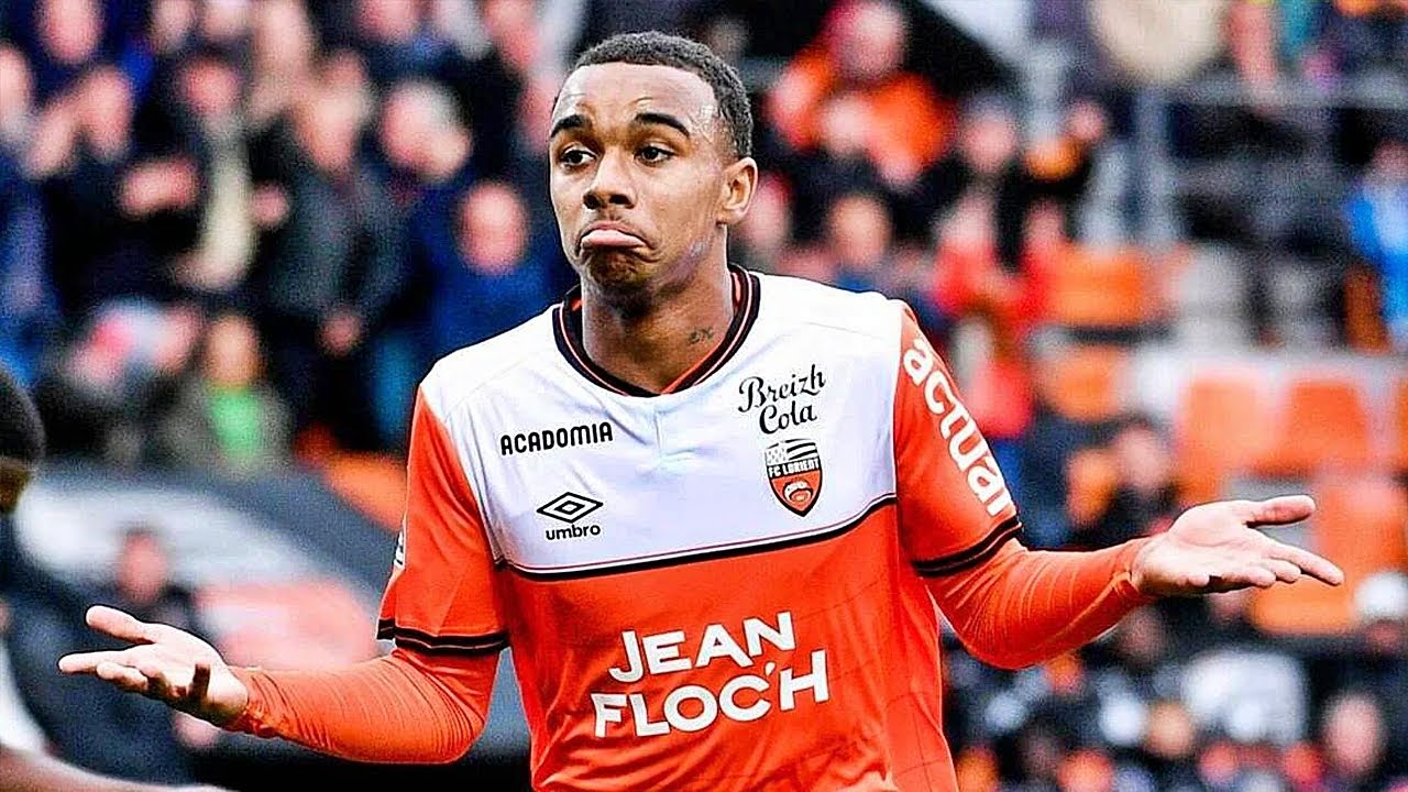 Mauvaise nouvelle: Eli Junior Kroupi prêt à rejoindre Manchester United, Olivier Pantaloni exhorte le FC Lorient à trouver rapidement un remplaçant.