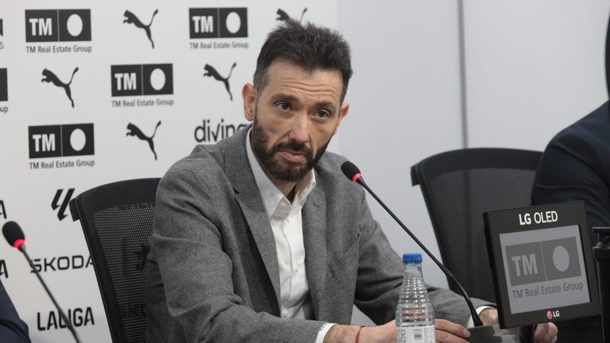 Última Hora: El entrenador del Valencia, Carlos Corberán, establece expectativas claras para la afición en la lucha por la permanencia