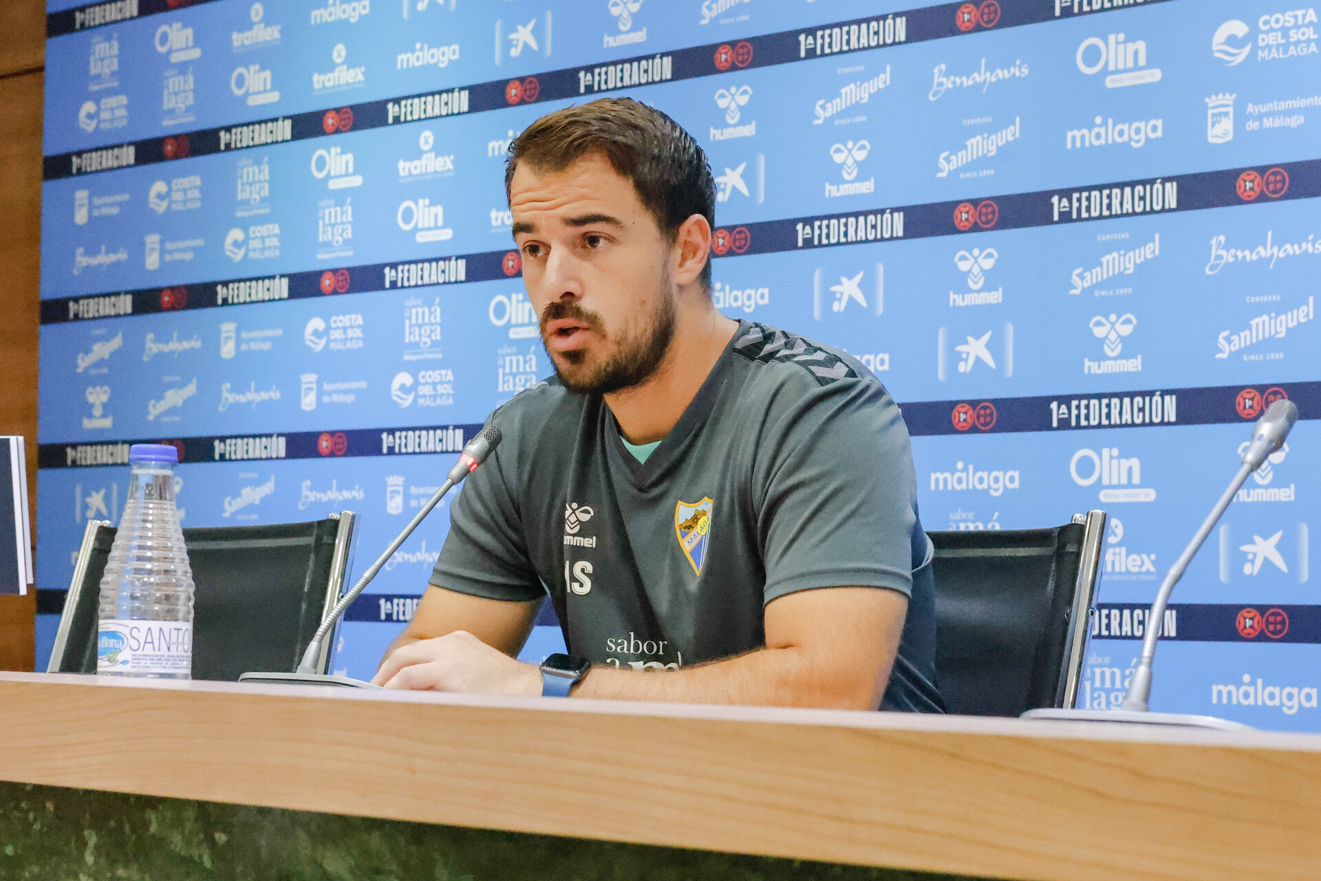 Noticia de última hora: El entrenador asistente del Málaga CF, Manolo Sánchez, presenta su carta de renuncia citando razones impactantes