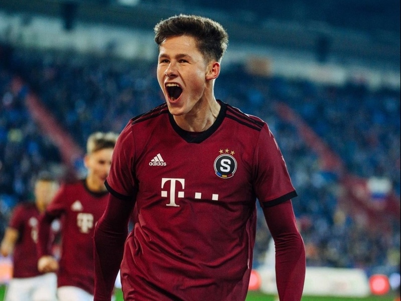 Sparta Praha blízko přijetí obří nabídky Manchesteru United na Martina Vitíka