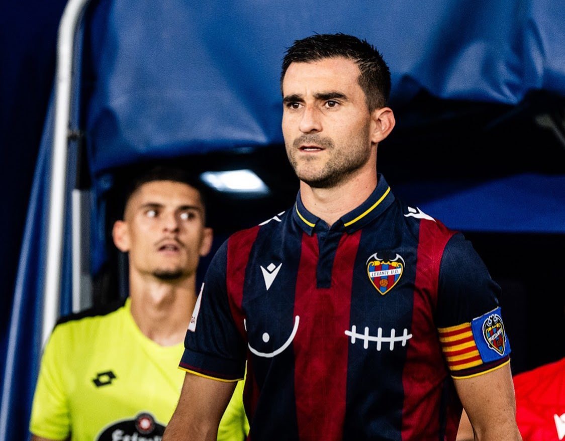 El capitán del Levante UD, Sergio Postigo, culpa las tácticas del entrenadorDespués de la derrota por 1-0 ante el Oviedo