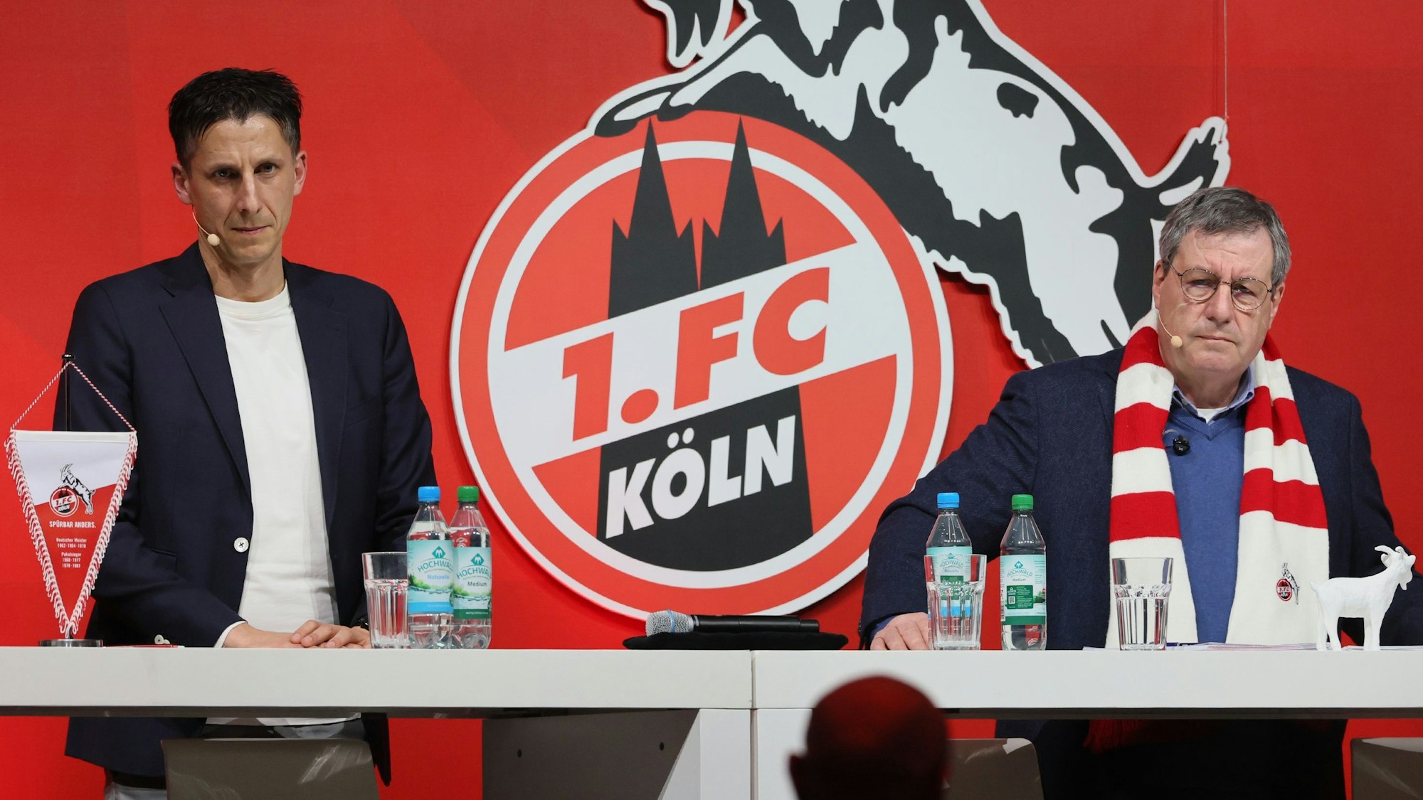 Eilmeldung: 1. FC Köln-Präsident Dr. Werner Wolf verspricht Team hohe Prämien für Meisterschaft und Aufstieg