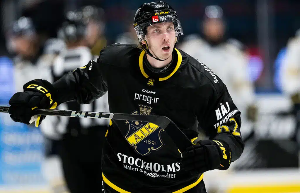 Senaste Nytt: Simon Åkerström Ska Genomgå Förestående Operation