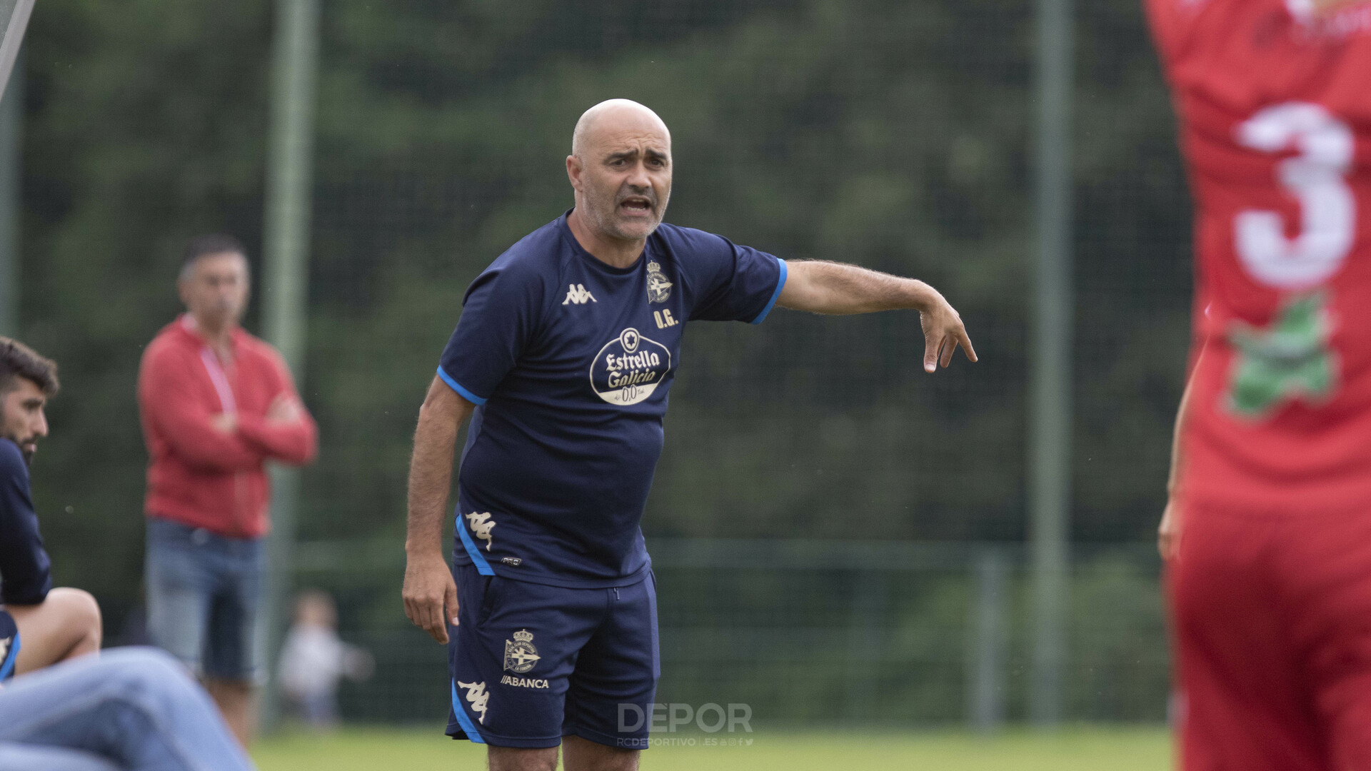 El Deportivo de La Coruña respalda a Óscar Gilsanz con un voto de confianza y una oferta de contrato permanente