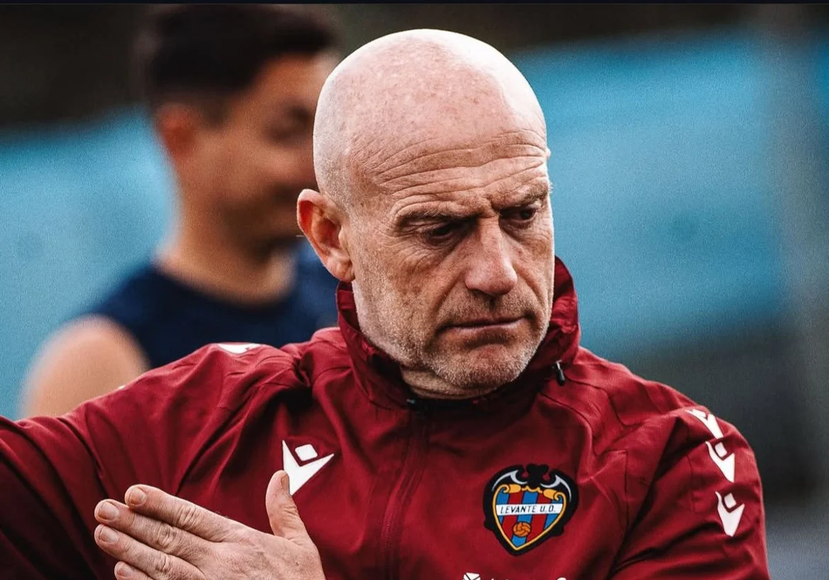 Última Hora: El Real Zaragoza destituye a Julián Calero y nombra al asistente Antonio Carmona como entrenador interino