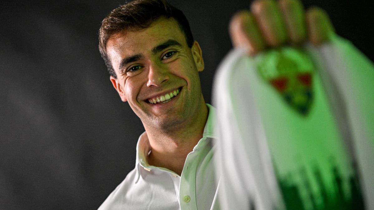 ÚLTIMA HORA: Álvaro Núñez asegura su futuro con el Elche al firmar una extensión anticipada de contrato