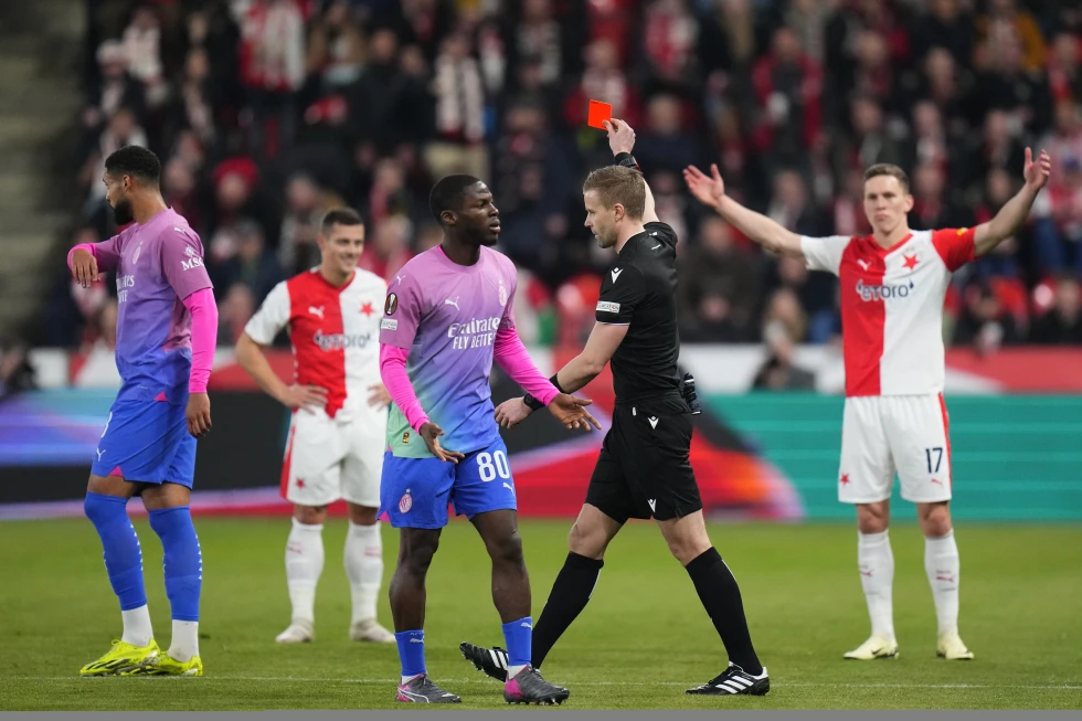 Právě teď: Slavia Praha v ohrožení! FAČR předvolala klub k disciplinární komisi kvůli prověřenému incidentu