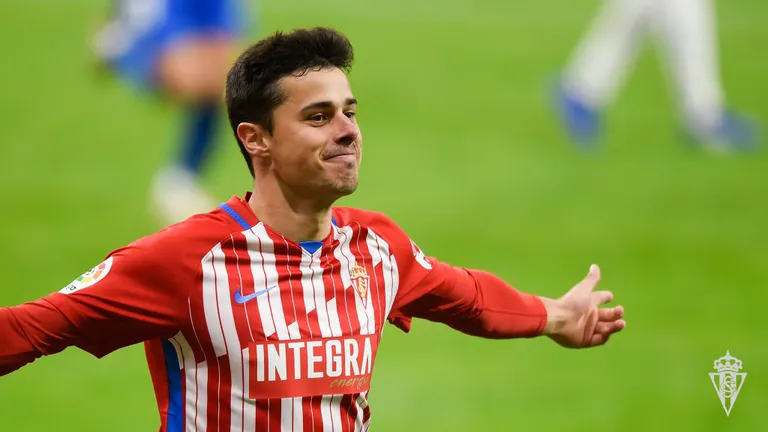 El Sporting Gijón Cerca de Aceptar una Oferta Millonaria del Manchester United por Gaspar Campos