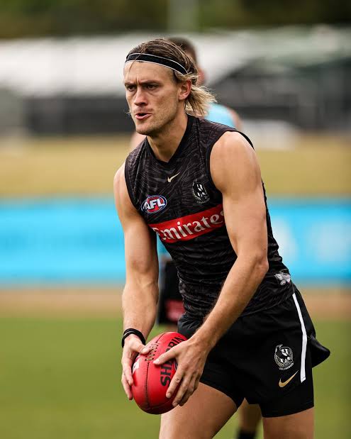 Fly has announced that Captain Darcy Moore will miss Friday’s Anzac Day clash through an inner ear issue 📝  Hear from the Coach…